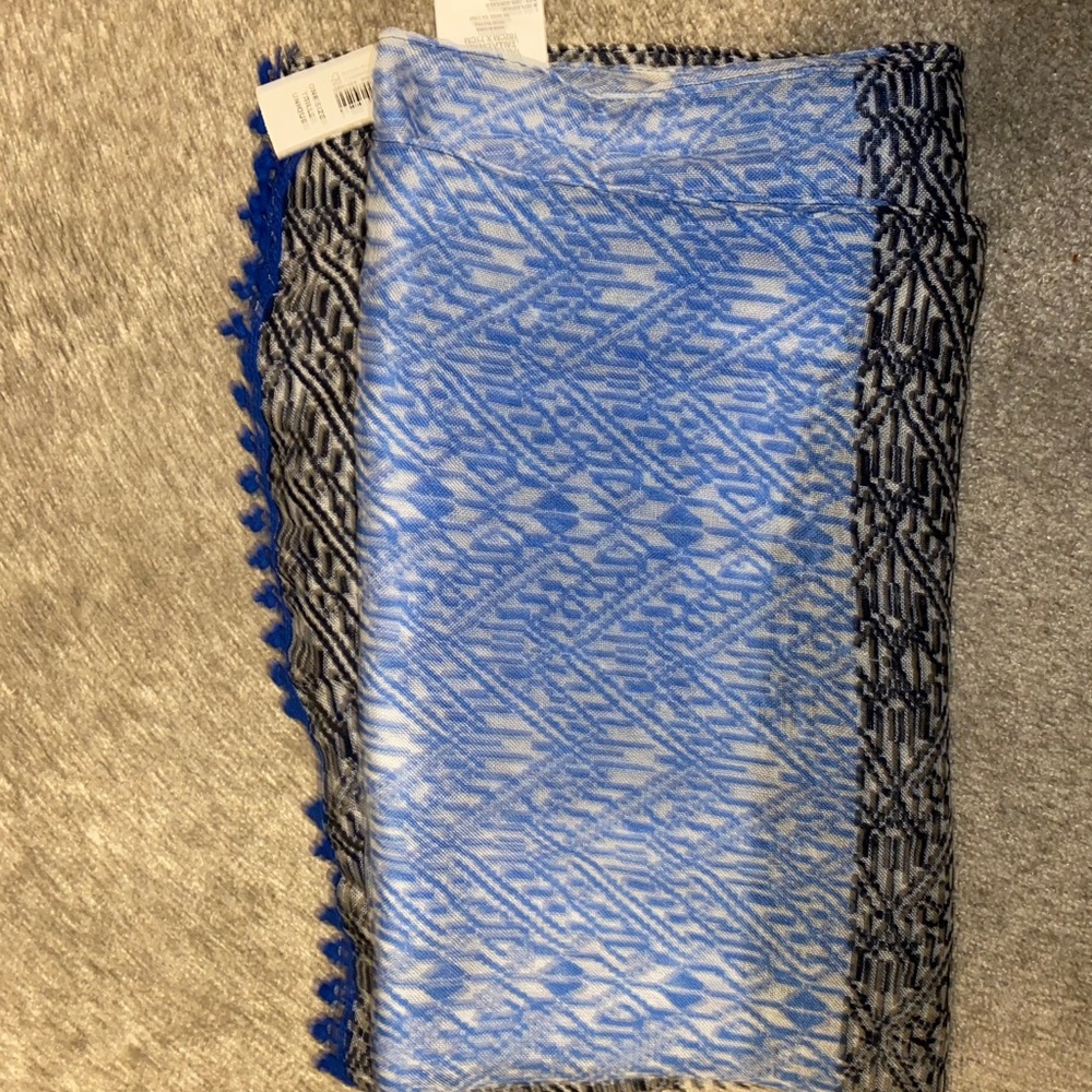 Blue Aztec patterned scarf - Picture 2 of 2